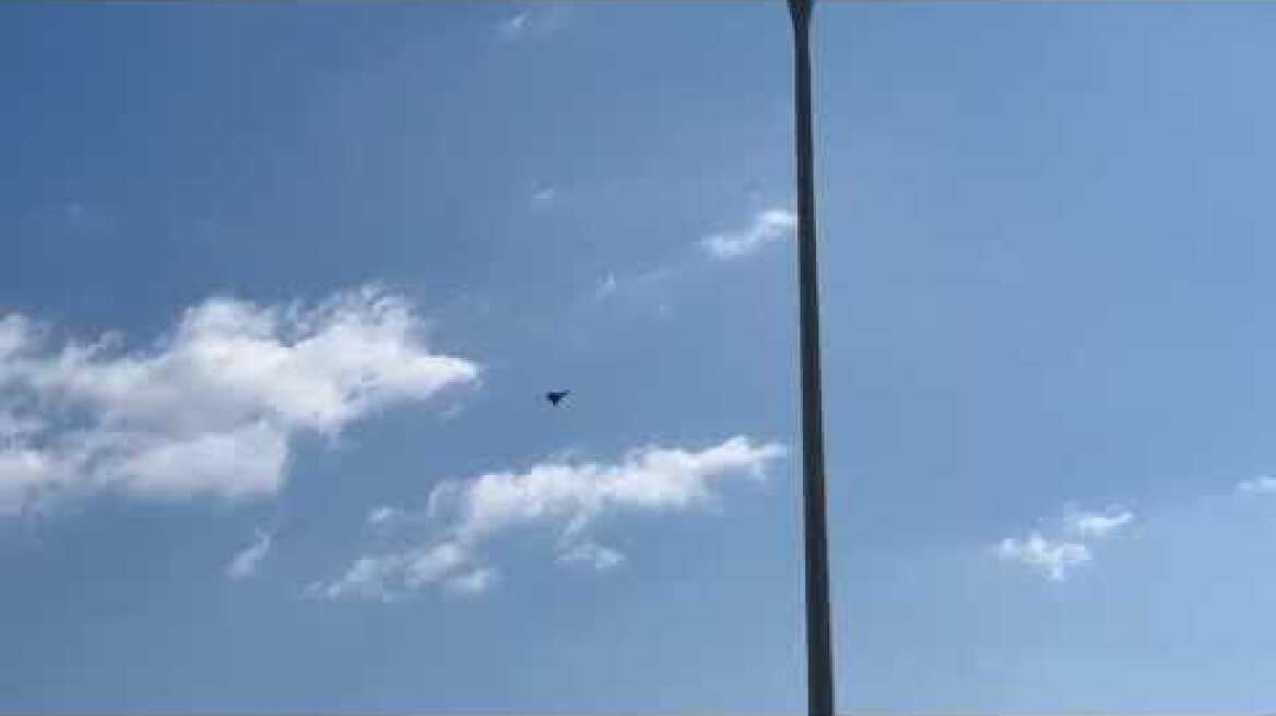 Tις φρεγάτες «Κίμων» και «Ψαρά» και ένα ζεύγος F-16 στέλνει η Ελλάδα στην Κύπρο μετά τα χτυπήματα στο Ακρωτήρι -Αποκλεισμένοι στα σπίτια τους οι κάτοικοι 3 κοινοτήτων στην Πάφο cyprustimes.com: Συναγερμός στη βάση Ακρωτηρίου - Απογειώθηκαν μαχητικά, ήχησαν σειρήνες