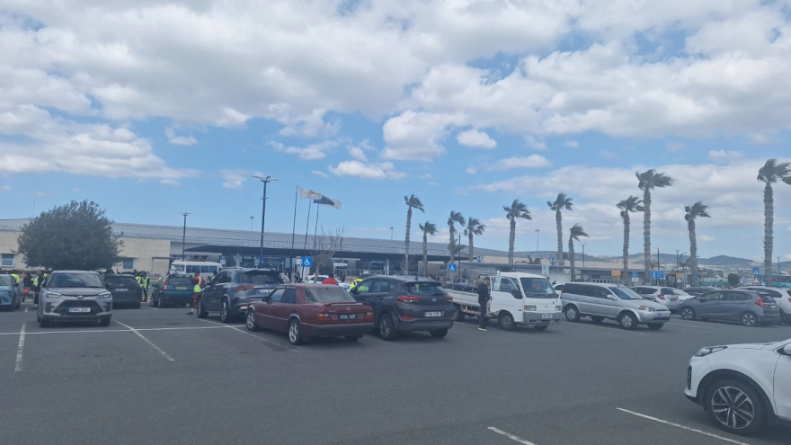 Tις φρεγάτες «Κίμων» και «Ψαρά» και ένα ζεύγος F-16 στέλνει η Ελλάδα στην Κύπρο μετά τα χτυπήματα στο Ακρωτήρι -Αποκλεισμένοι στα σπίτια τους οι κάτοικοι 3 κοινοτήτων στην Πάφο Tις φρεγάτες «Κίμων» και «Ψαρά» και ένα ζεύγος F-16 στέλνει η Ελλάδα στην Κύπρο μετά τα χτυπήματα στο Ακρωτήρι -Αποκλεισμένοι στα σπίτια τους οι κάτοικοι 3 κοινοτήτων στην Πάφο