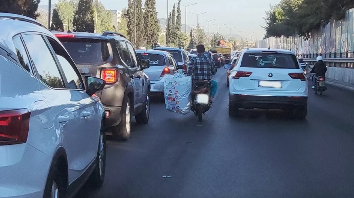 Όλη η Ελλάδα σε μια... τζαμποσακούλα