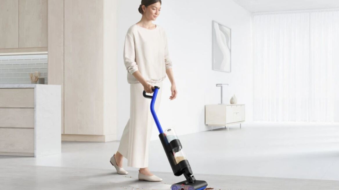 Δοκιμάσαμε τη συσκευή που θα αλλάξει όλα όσα ξέρετε για το σφουγγάρισμα