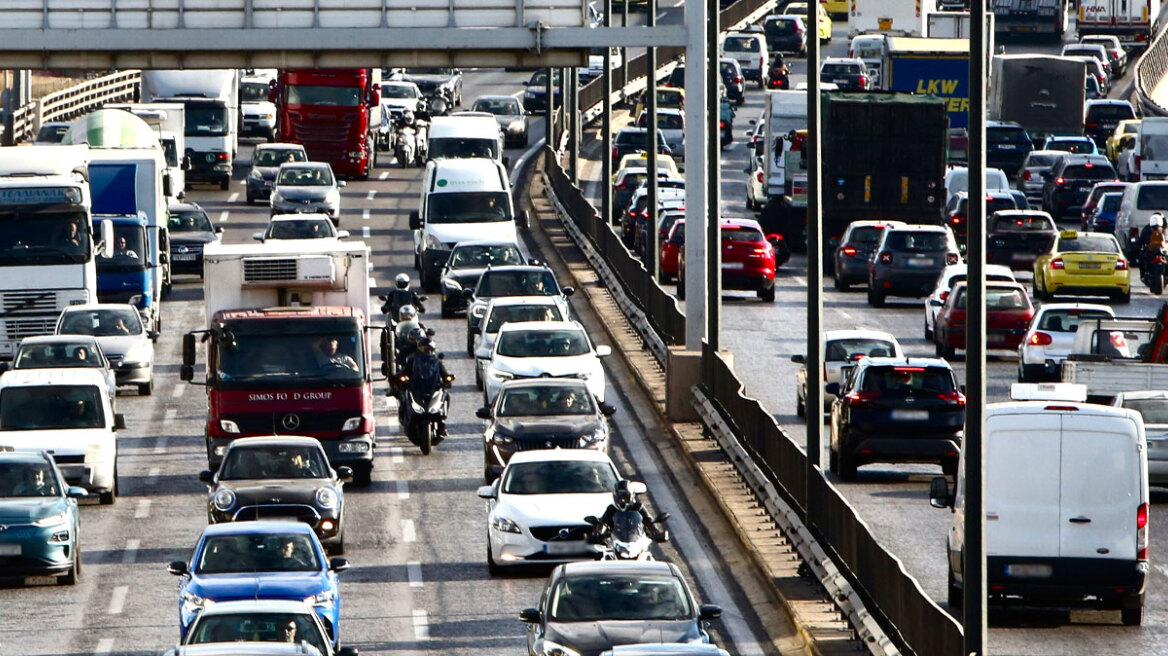 Πού υπάρχουν προβλήματα με την κίνηση στην Αττική - Απροσπέλαστος ο Κηφισός