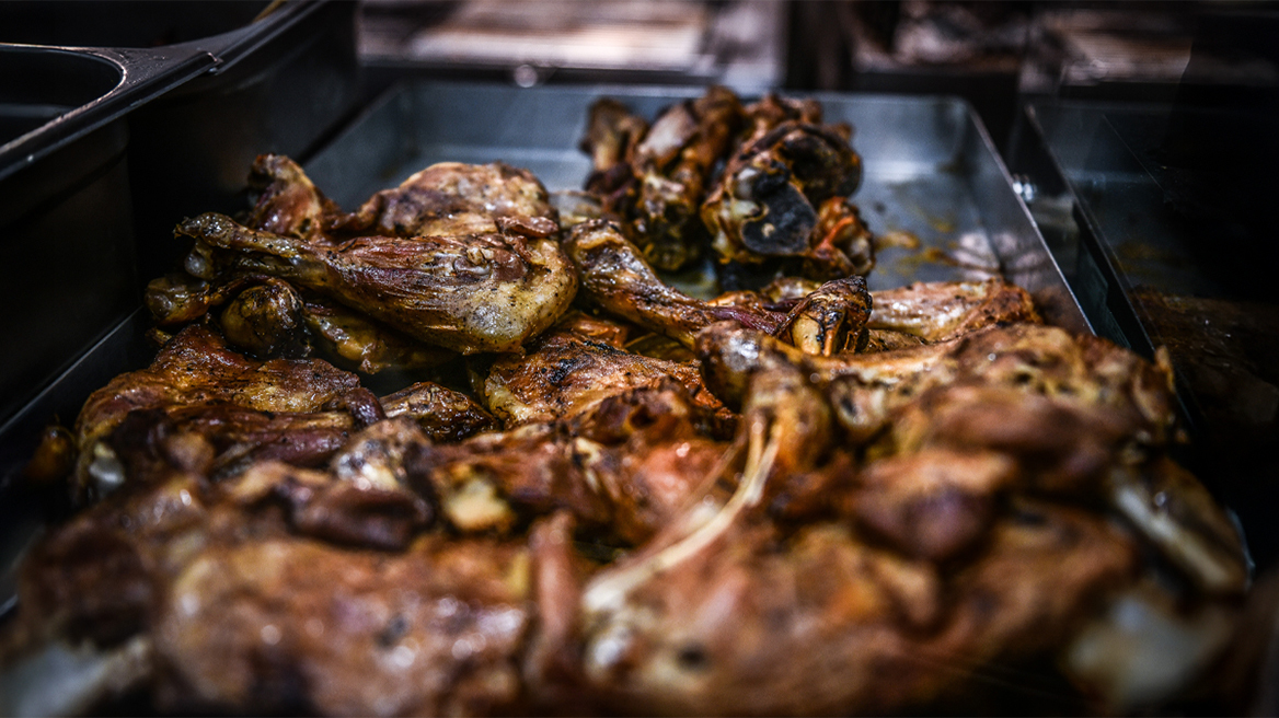 Τσικνοπέμπτη 2026: Έως 13% αυξήσεις στα κρέατα - Ακριβότερα μοσχάρι και αρνί