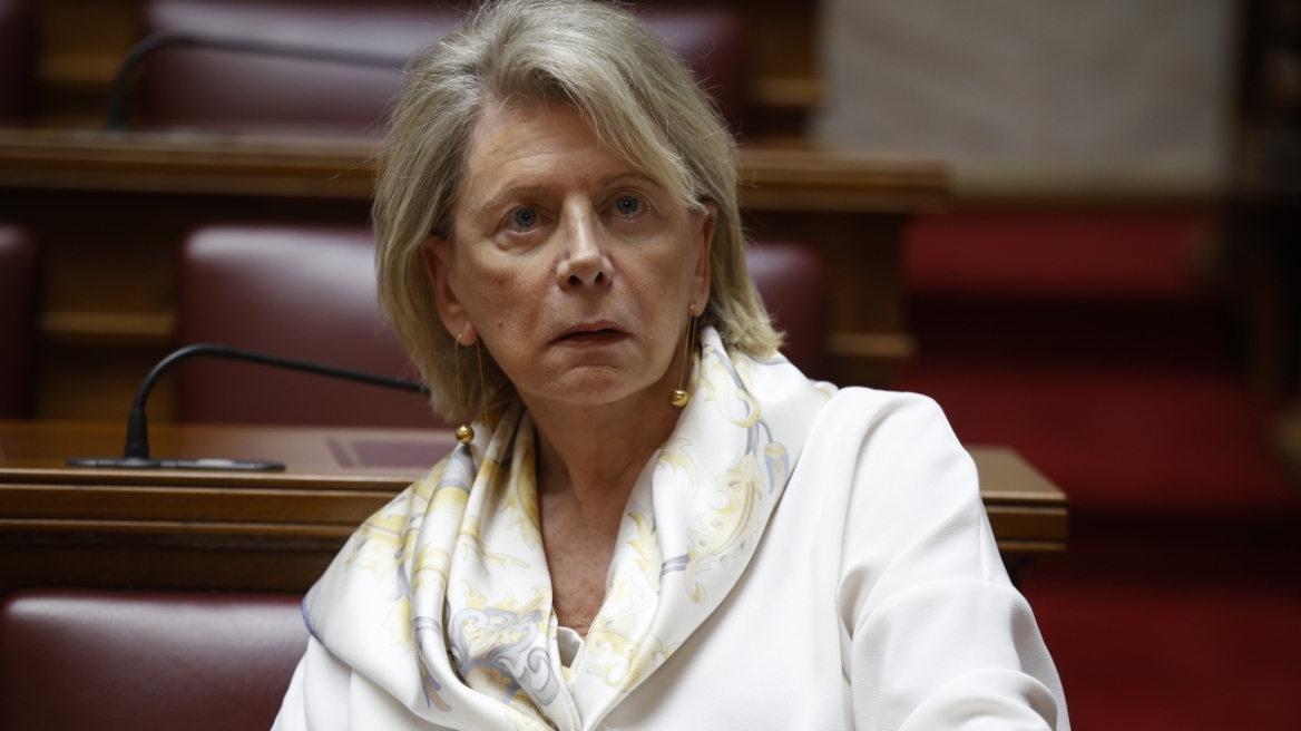 Και η Ακρίτα μετά τον Κοτζιά ψηφίζει για… πρωθυπουργό την Καρυστιανού