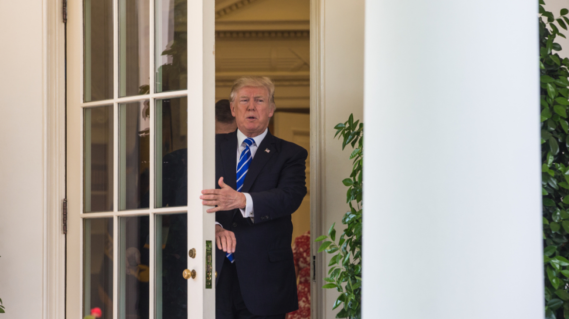 Ο Τραμπ επιστρέφει σήμερα θριαμβευτής στον Λευκό Οίκο, προσκεκλημένος του Μπάιντεν