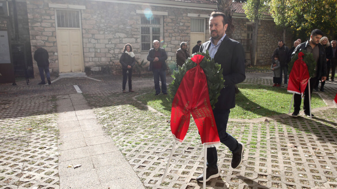 Αντιπροσωπεία του ΣΥΡΙΖΑ κατέθεσε στεφάνι στο μνημείο του ΕΑΤ- ΕΣΑ - Δείτε βίντεο 