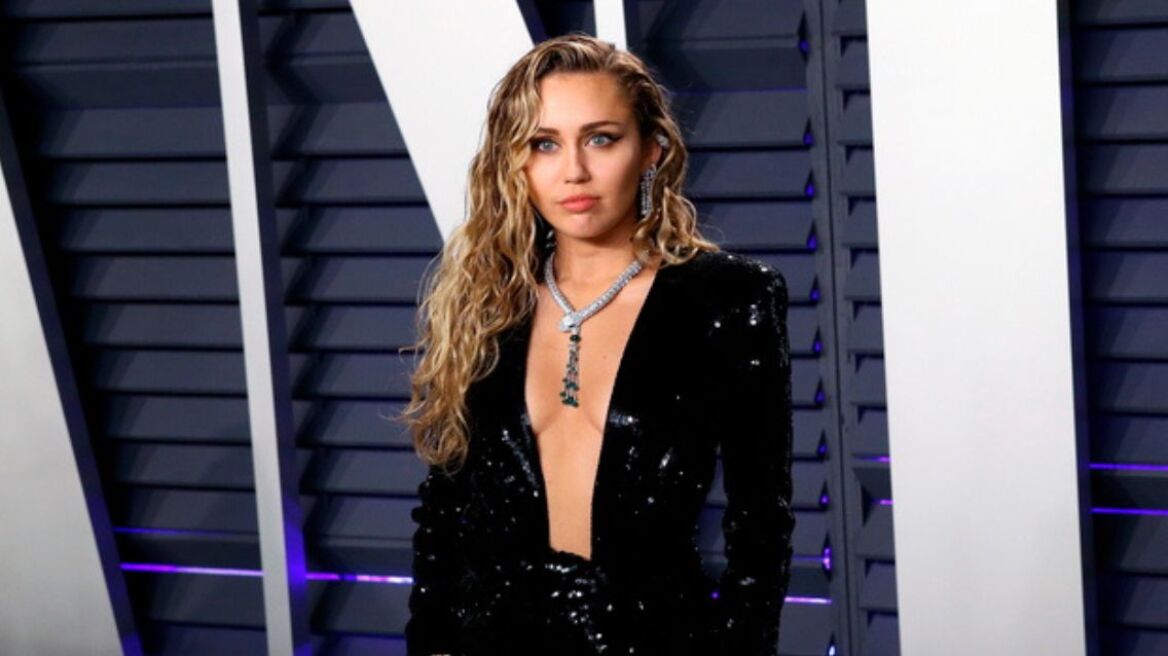 Μάιλι Σάιρους για τη διαφορά ηλικίας με τον σύντροφό της: Βλέπει τη ζωή πολύ διαφορετικά από εμένα