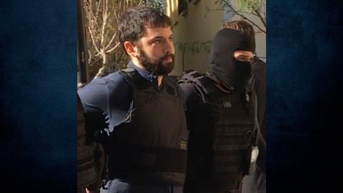 Στον εισαγγελέα ο Νίκος Ρωμανός - Συγκέντρωση έξω από το ανακριτικό γραφείο