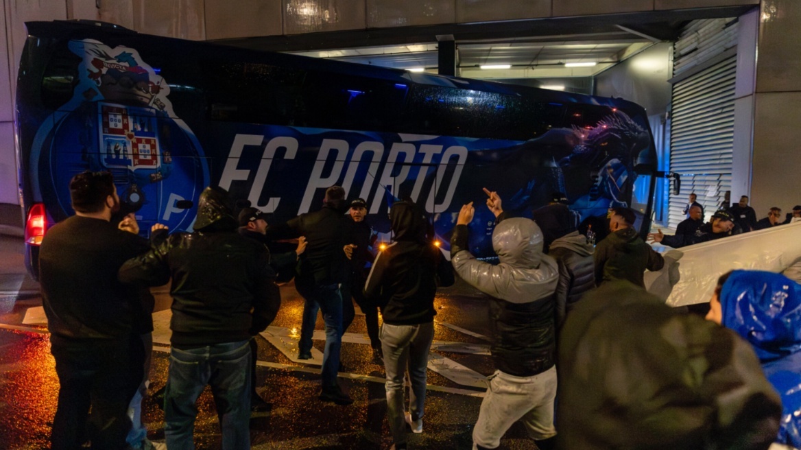 Βίντεο: Επίθεση από εξαγριωμένους οπαδούς της Πόρτο στο πούλμαν της ομάδας μετά τον αποκλεισμό στο κύπελλο Πορτογαλίας
