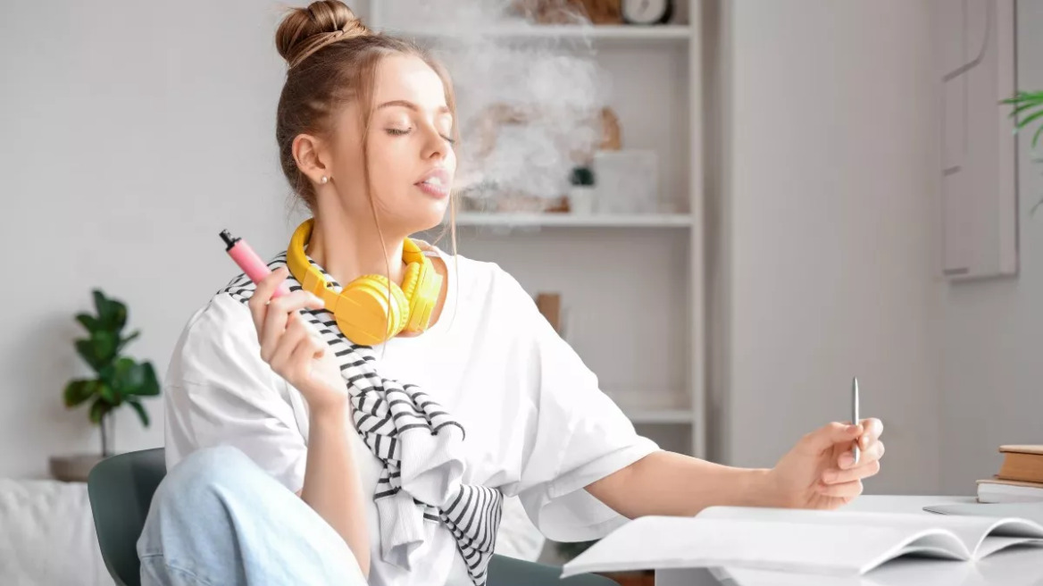 Ηλεκτρονικό τσιγάρο: Ποια είναι η γεύση που απειλεί περισσότερο τους πνεύμονες