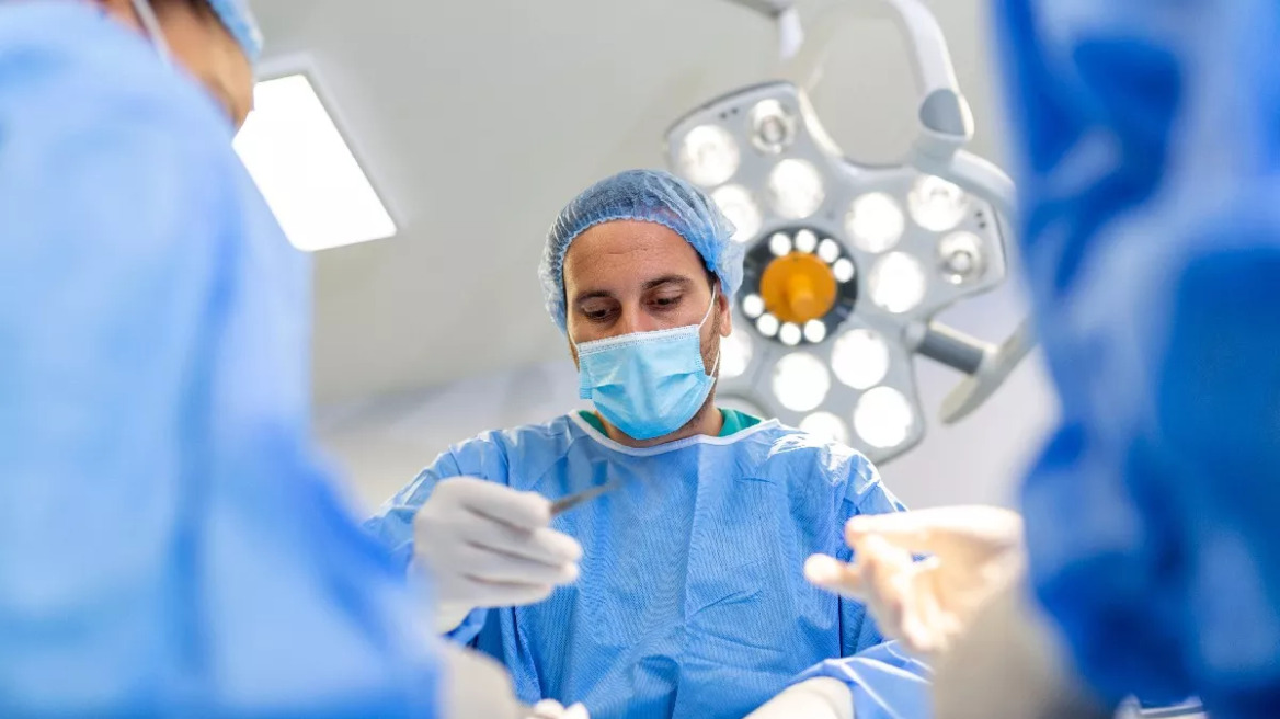 Ξεκινούν σήμερα τα δωρεάν απογευματινά χειρουργεία – Πού κάνουν πρεμιέρα τα περισσότερα