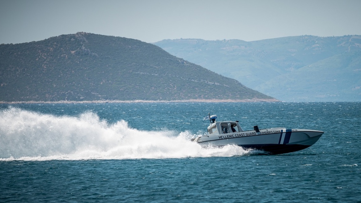 Επεισοδιακή σύλληψη δύο διακινητών μεταναστών στη Λέσβο - Επιχείρησαν να εμβολίσουν σκάφος του Λιμενικού