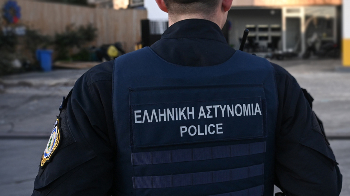 Είχα σκεφτεί να αυτοκτονήσουμε με τα κορίτσια, είπε η γυναίκα του αστυνομικού της Βουλής