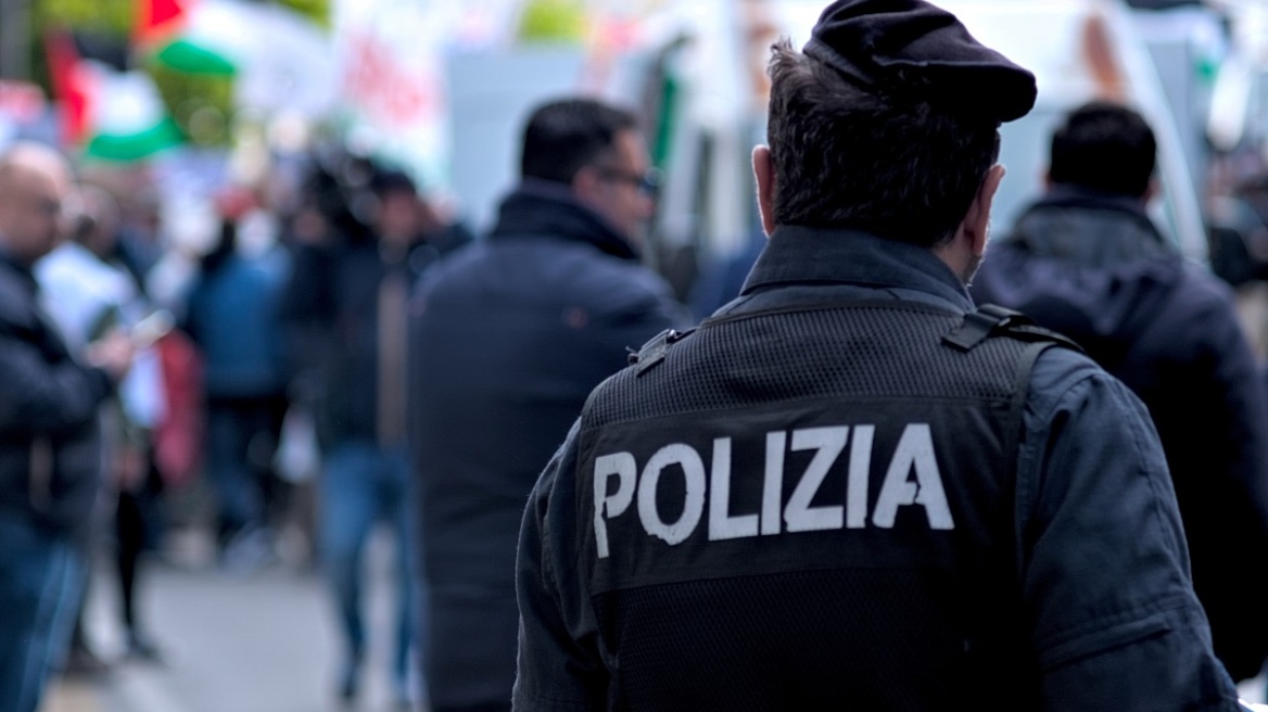 Ιταλία: Συνελήφθη 15χρονος μέλος νεοναζιστικής ομάδας - «Ετοιμαζόταν να σκοτώσει άστεγο»