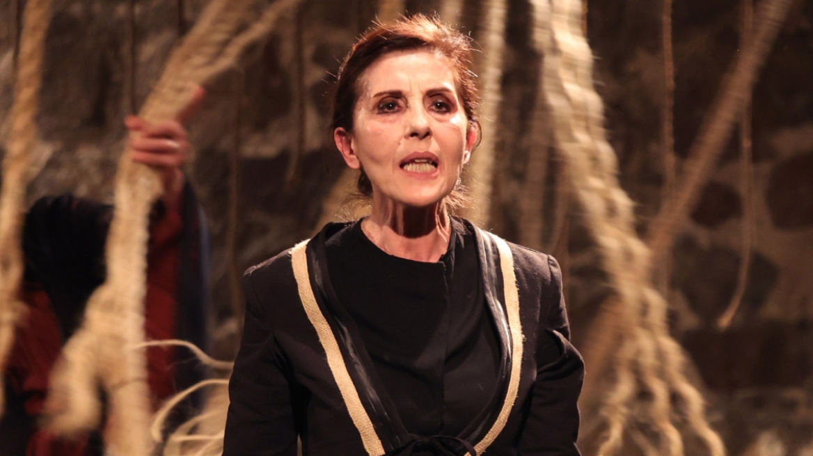 Ελένη Φίλιππα: Μετά τον θάνατο του συζύγου μου αισθάνομαι πως είναι φύλακας – άγγελός μου, δεν ξέρω αν είναι αυταπάτη