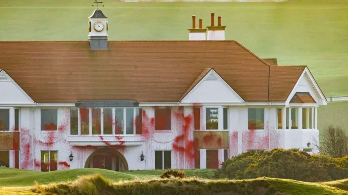 75χρονος και 66χρονη συνελήφθησαν για τον βανδαλισμό θερέτρου γκολφ του Τραμπ στη Σκωτία