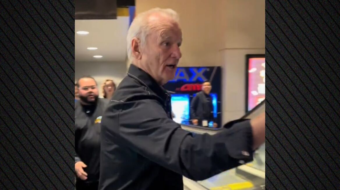 Ο Μπιλ Μάρεϊ ξέσπασε σε θαυμαστή του: Αυτό που έκανες είναι σωματική επίθεση - Δείτε το βίντεο