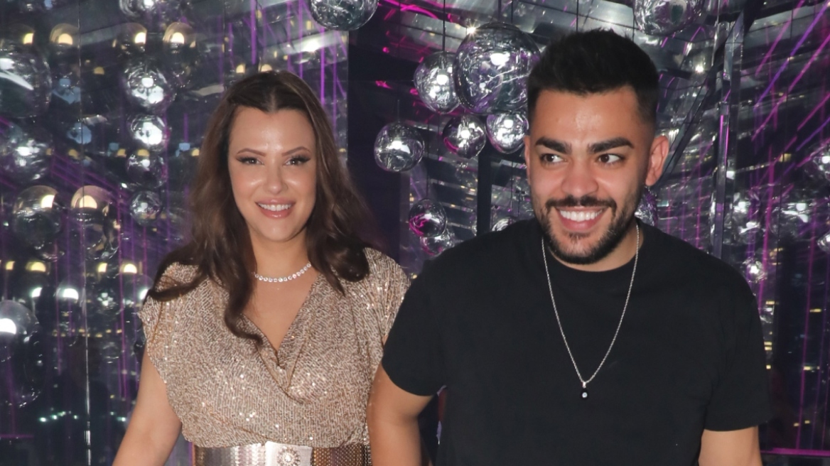 Η Λάουρα Νάργες και ο Χρήστος Σαντικάι φωτογραφίζονται με τον γιο τους στο Instagram