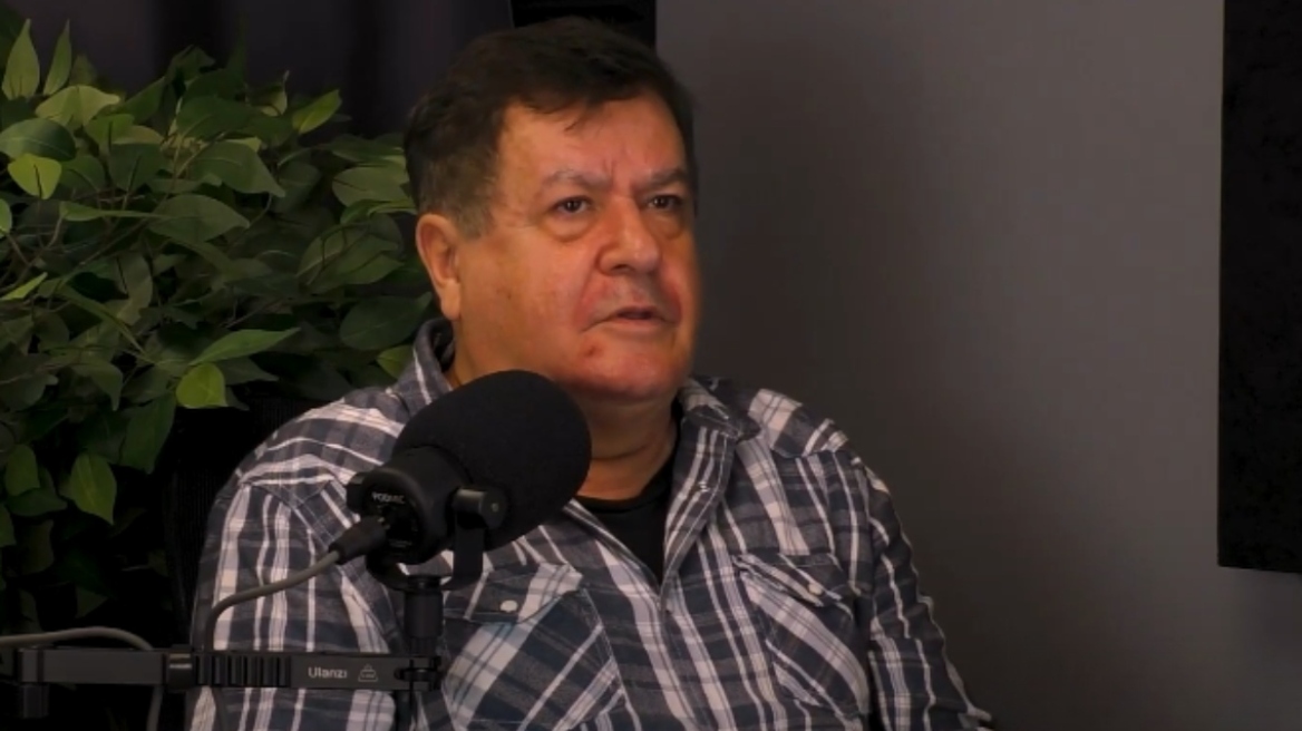 Γιάννης Καπετάνιος: «Η πιο συγκινητική στιγμή στην καριέρα μου ήταν όταν έπαιξα στο θέατρο την ημέρα που πέθανε ο αδελφός μου»