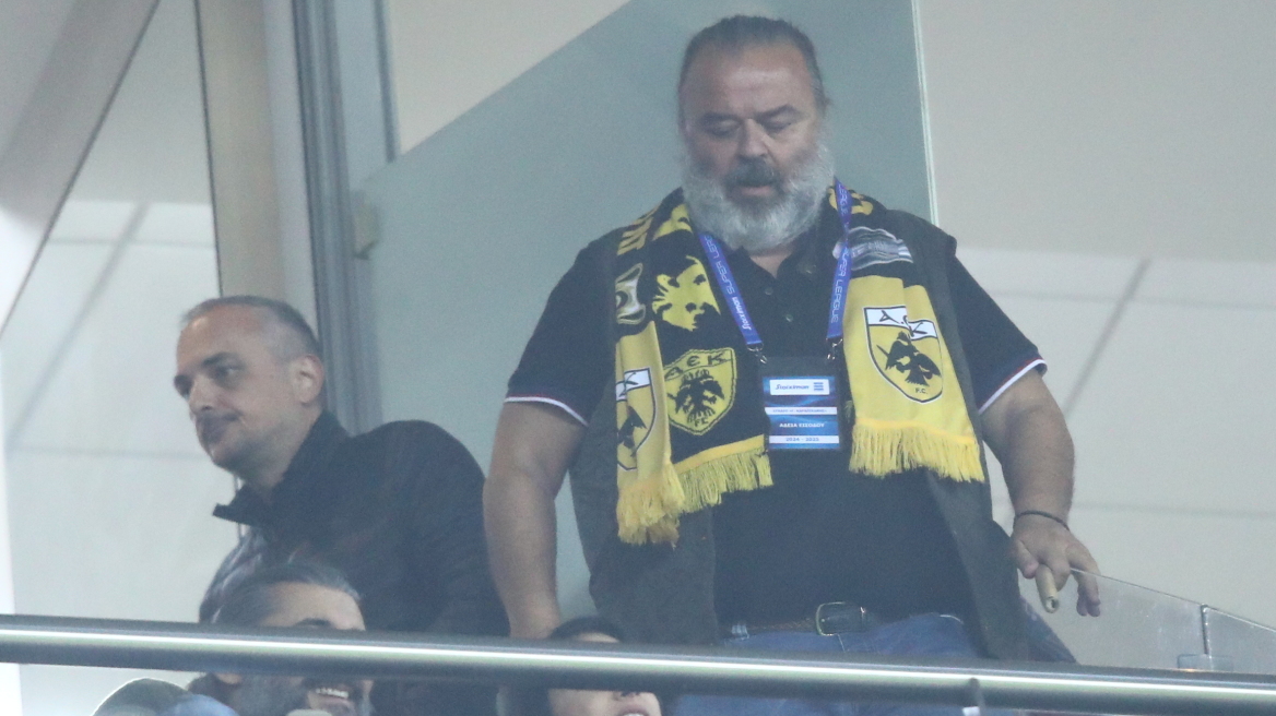 Ολυμπιακός - ΑΕΚ: Στο Καραϊσκάκη ο Μάριος Ηλιόπουλος - Φωτογραφίες