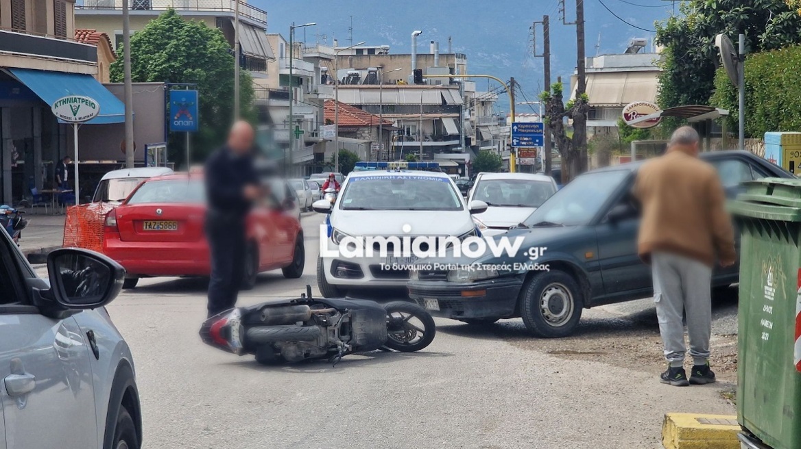 Τροχαίο στη Λαμία: ΙΧ συγκρούστηκε με μηχανάκι που επέβαιναν δύο κοπέλες – Στο νοσοκομείο η μία 