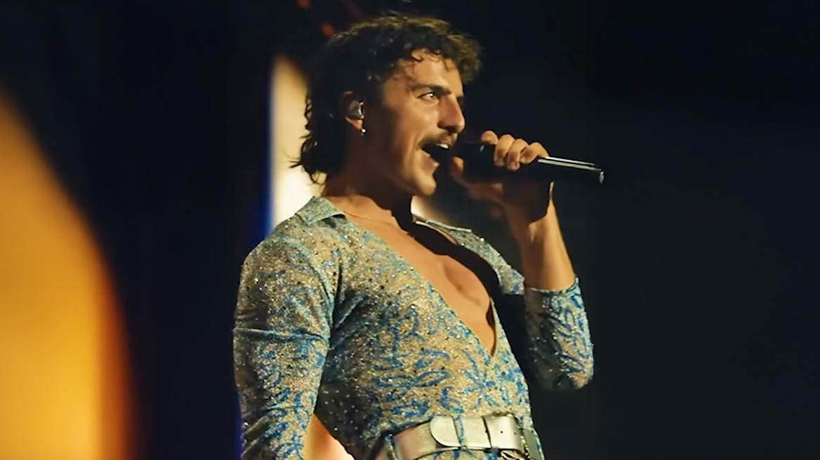 Ο Μπένσον Μπουν εντυπωσίασε ερμηνεύοντας το «Bohemian Rhapsody» των Queen στο Coachella - Δείτε το βίντεο