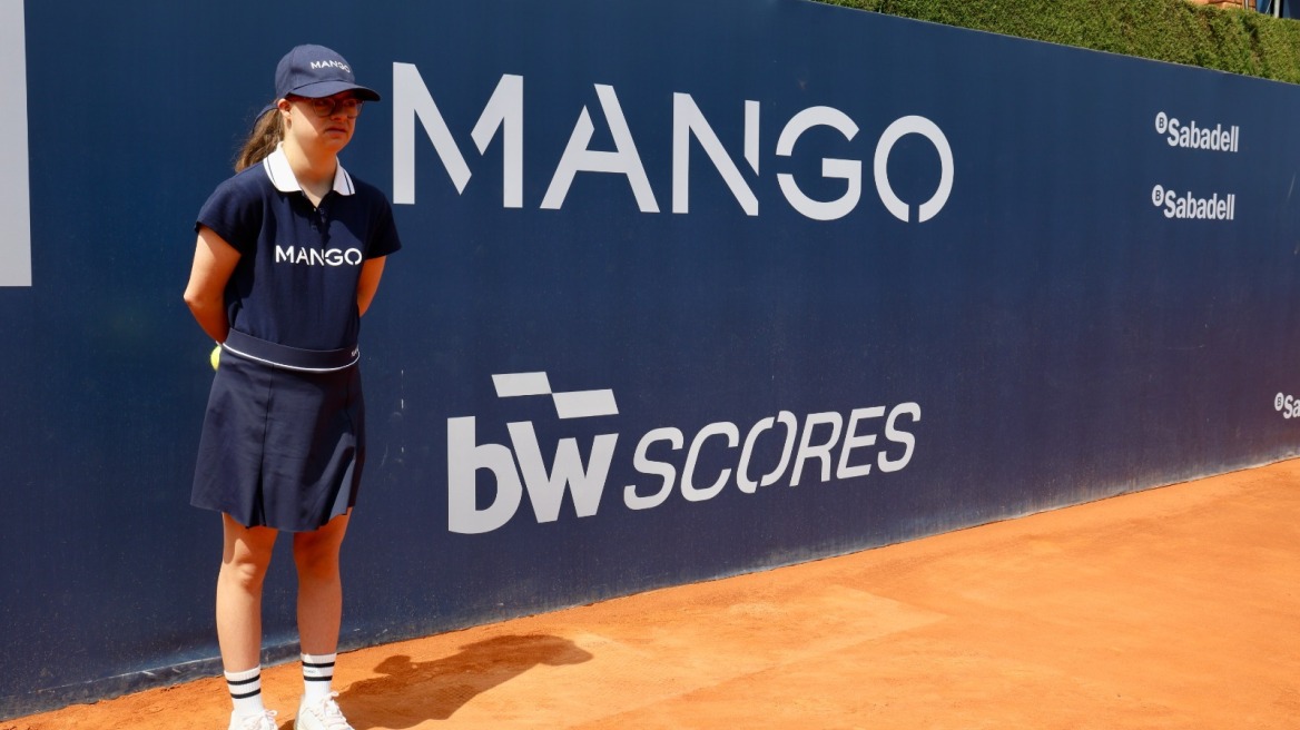 Barcelona Open: Έγραψε ιστορία με το πρώτο ball girl με σύνδρομο Down σε τουρνουά της ATP