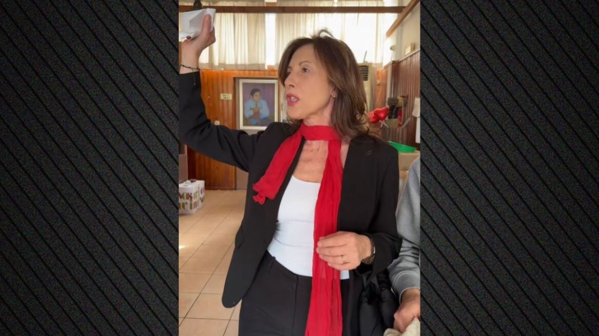 Η Ελένη Φιλίππα αναβίωσε σκηνή από το «Κωνσταντίνου και Ελένης» ως Έλλη Ρούσσου - Δείτε το βίντεο