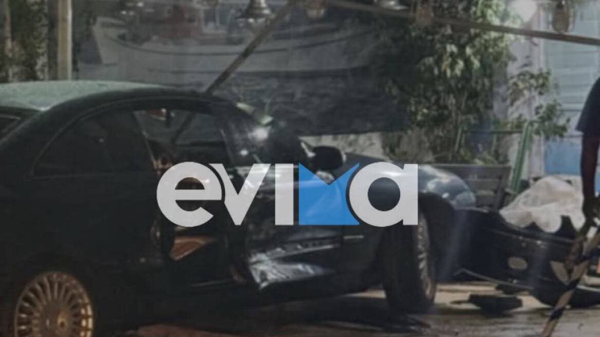 Απίστευτο τροχαίο στην Εύβοια: Αυτοκίνητο καρφώθηκε σε κατάστημα 