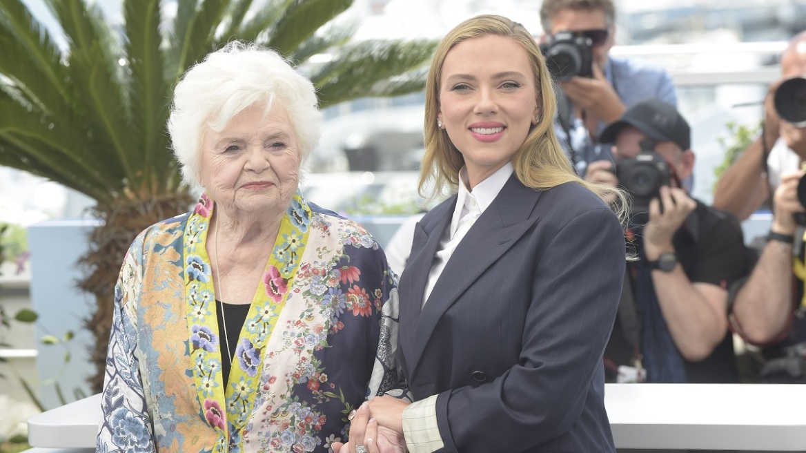 Σκάρλετ Γιόχανσον: Η 94χρονη πρωταγωνίστριά της είχε την τιμητική της στις Κάννες