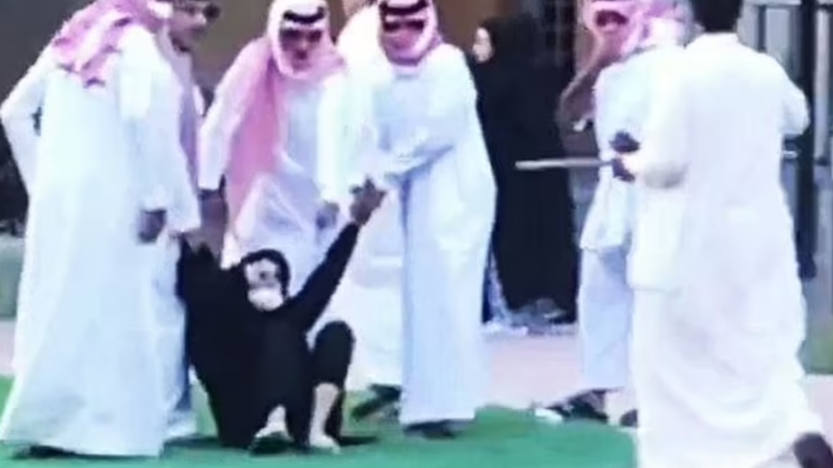 Σαουδική Αραβία: Σάλος με τα καταφύγια υπακοής για γυναίκες - Ξυλοδαρμοί, απομόνωση και βιασμοί
