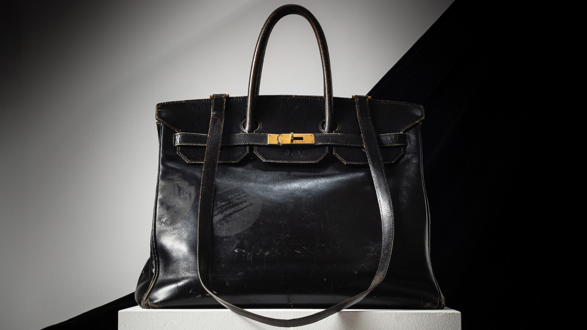 Η πιο ακριβή τσάντα στην ιστορία: Η πρώτη Birkin του οίκου Hermès πουλήθηκε σε δημοπρασία για 8,6 εκατ. ευρώ