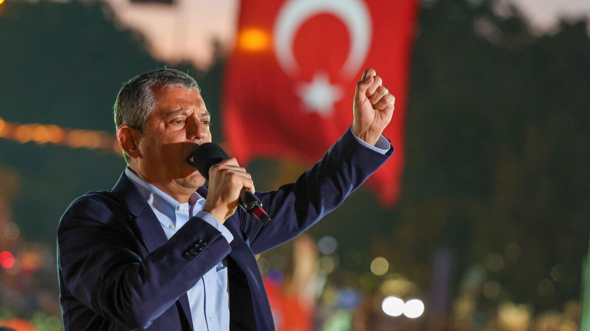Τουρκία: Στις 24 Οκτωβρίου η δίκη που θα κρίνει την παραμονή του Οζέλ στην ηγεσία του CHP