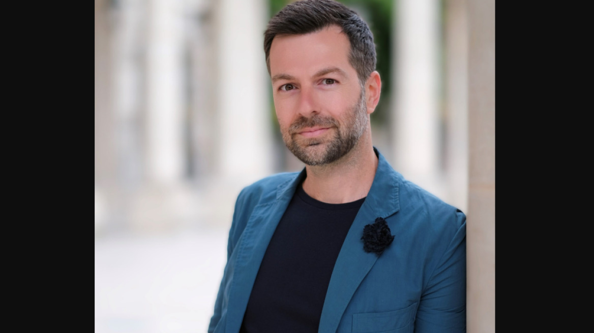 Χρήστος Μαρκογιαννάκης: Βραβεύτηκε στο Παρίσι ο Έλληνας που «παντρεύει» την εγκληματολογία με την τέχνη 