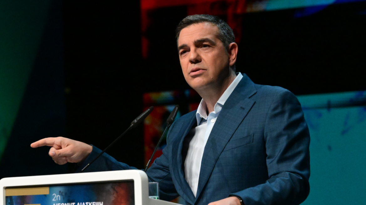 Τσίπρας για Μητσοτάκη: Να ξεπλυθεί ζητάει όποιος είναι λερωμένος, εγώ, πάντως, δεν είμαι σίγουρα