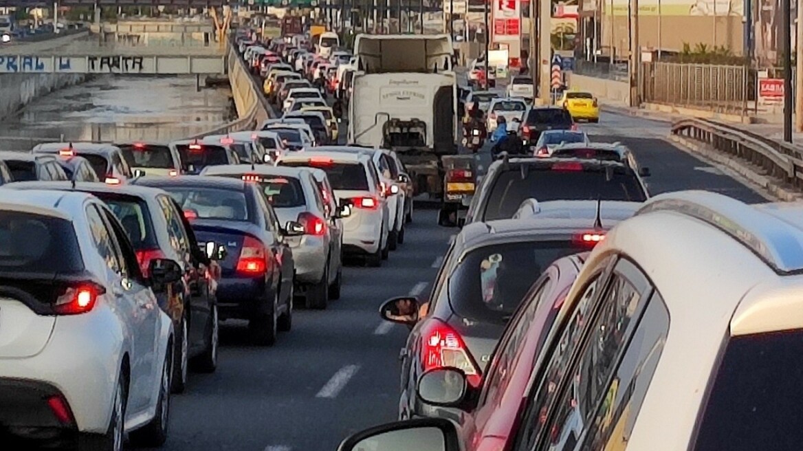 ΑΑΔΕ: Αναδρομικό «σαφάρι» για απλήρωτα τέλη κυκλοφορίας - Οι κρίσιμες ημερομηνίες 