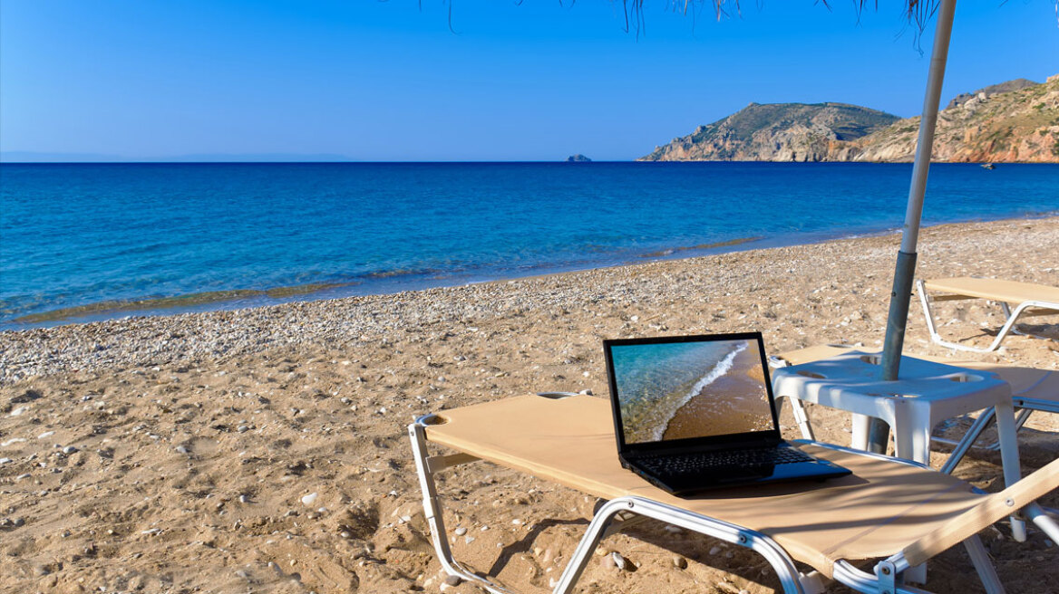 Ηλιος, θαλασα και Wi-Fi: Πώς η Ελλάδα έγινε παράδεισος για την εξ αποστάσεως εργασία