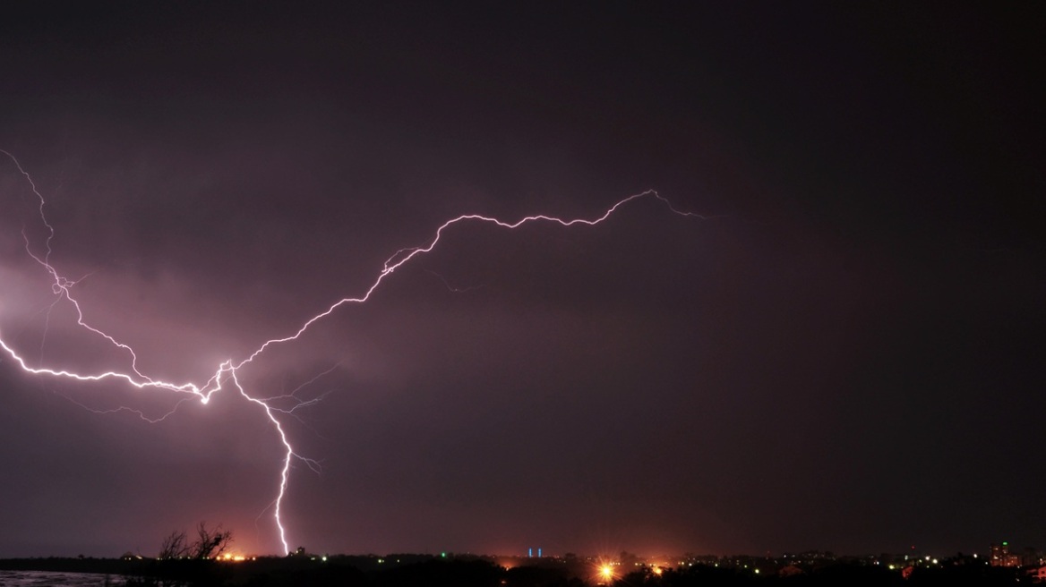 Καιρός: 100 χιλιοστά βροχής στους Παξούς - Πού θα είναι έντονα τα φαινόμενα την Παρασκευή