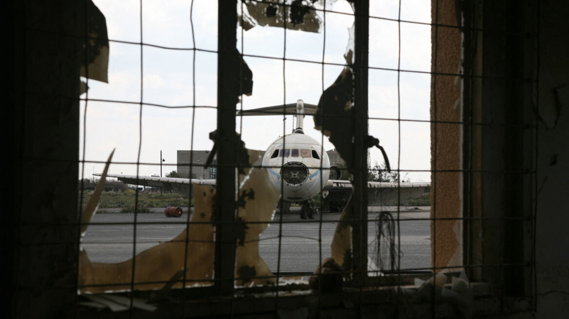 Το εγκαταλελειμμένο επί 51 χρόνια αεροδρόμιο της Λευκωσίας - Ο χρόνος «πάγωσε» το 1974, δείτε φωτογραφίες