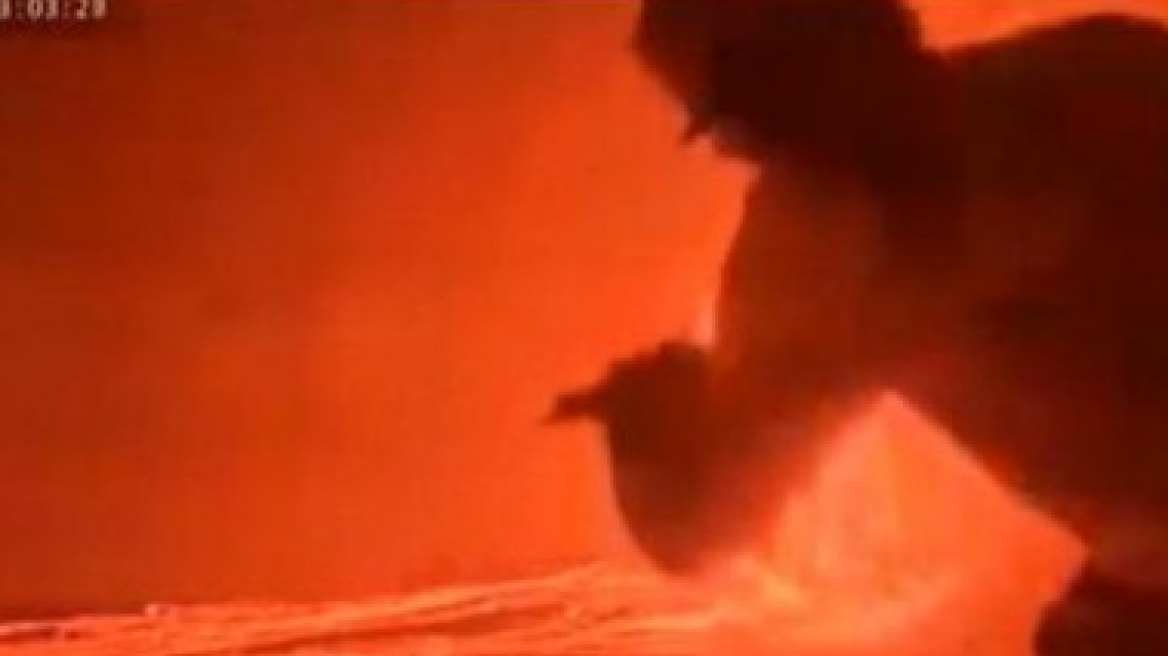 Απίστευτες εικόνες από το ηφαίστειο Κιλαουέα στη Χαβάη: Βρέθηκαν δίπλα στη λάβα και πόζαραν σε κάμερα που έχουν εγκαταστήσει επιστήμονες