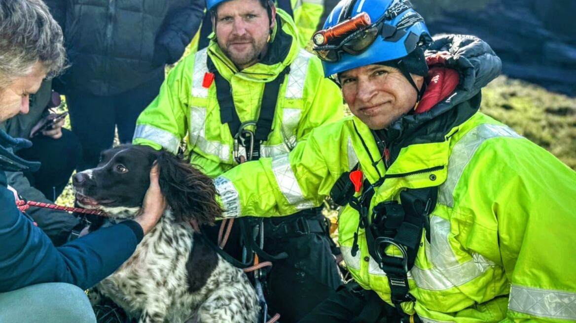 Ομάδα ακτοφυλακής σώζει σκύλο που είχε εγκλωβιστεί σε γκρεμό 30 μέτρων στη Βρετανία, δείτε βίντεο