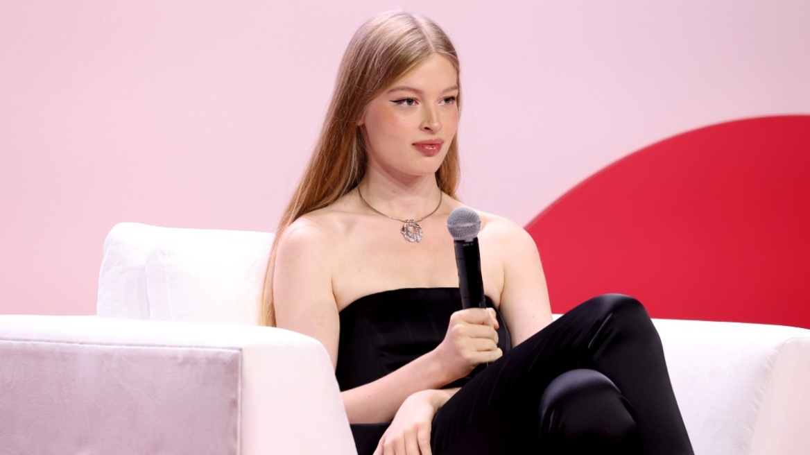 Η Ριάνα επέλεξε την τρανς κόρη του Έλον Μασκ ως ένα από τα πρόσωπα της νέας καμπάνιας εσωρούχων της
