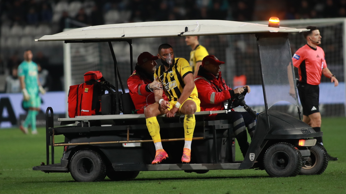 ΠΑΟΚ-ΑΕΚ: Αποχώρησε με μάσκα οξυγόνου από τον αγωνιστικό χώρο ο Μουκουντί, βίντεο 