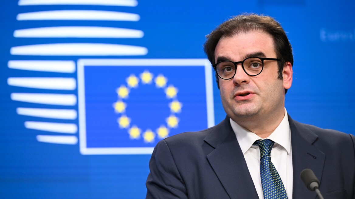 Πιερρακάκης από Eurogroup: Να επανεκτιμήσουμε τον διεθνή ρόλο του ευρώ