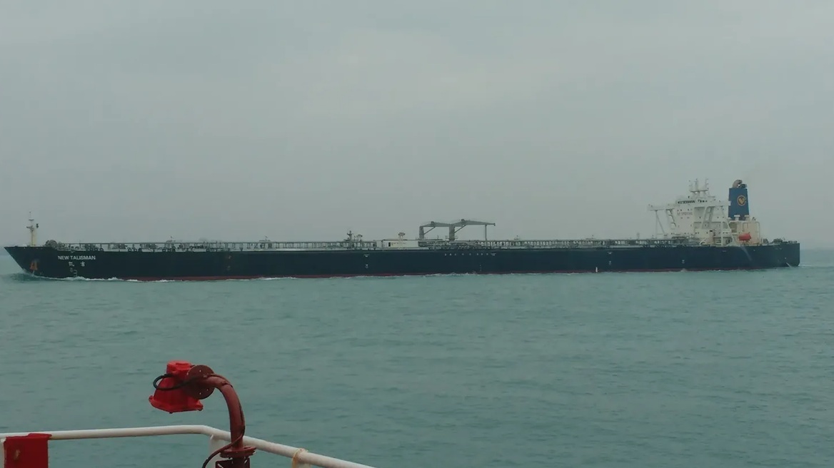 Ιράν: Ένα σούπερ-τάνκερ πέρασε από το Ορμούζ μεταφέροντας ιρανικό πετρέλαιο στην Κίνα