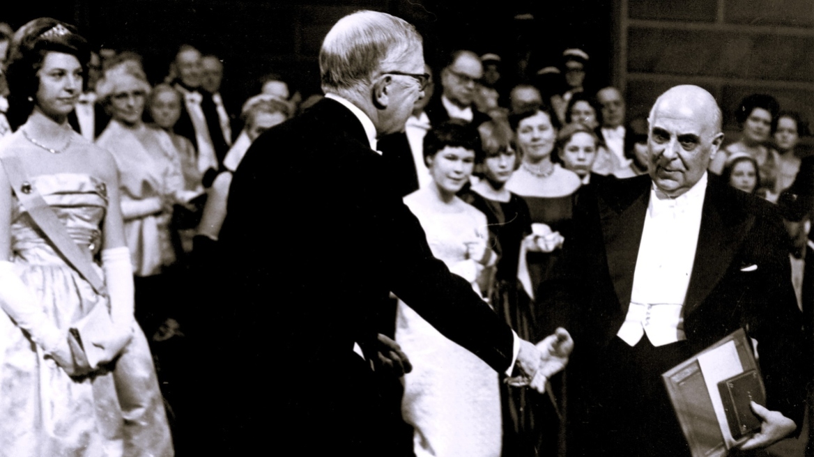 22 Σεπτεμβρίου 1971: Όταν η Αθήνα αποχαιρέτησε τον Γιώργο Σεφέρη και ύψωσε τη φωνή της απέναντι στη δικτατορία
