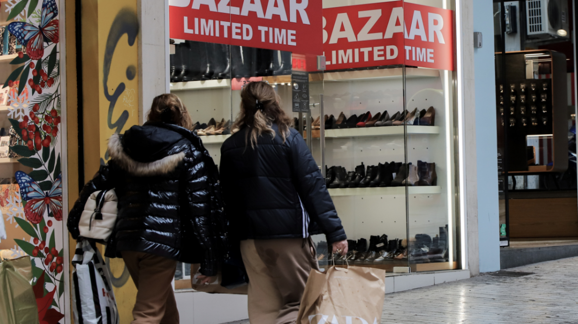 Ξεκινούν οι χειμερινές εκπτώσεις - Ποιες Κυριακές θα είναι ανοιχτά τα καταστήματα