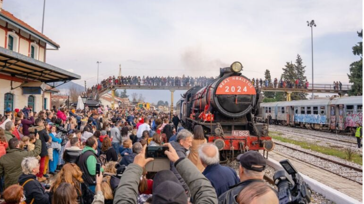 Ο Άγιος Βασίλης έρχεται με τρένο για να μοιράσει δώρα στη Δράμα