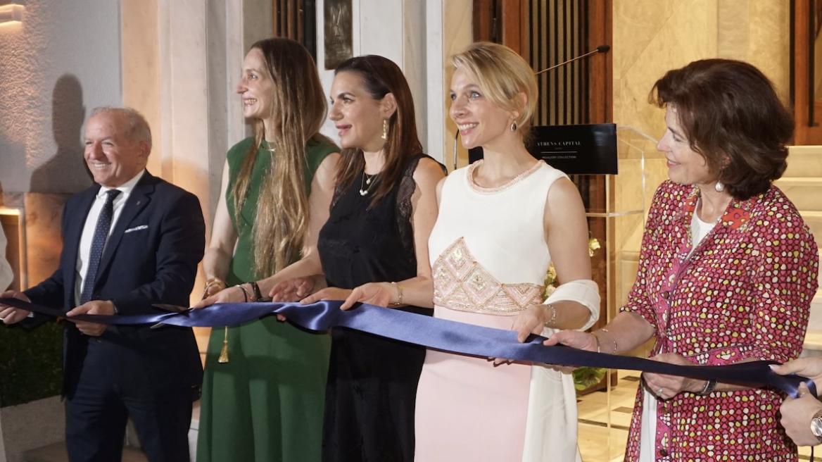 ΛΑΜΨΑ: Λαμπρά εγκαίνια για το 5άστερο στον πεζόδρομο της οδού Ζαλοκώστα
