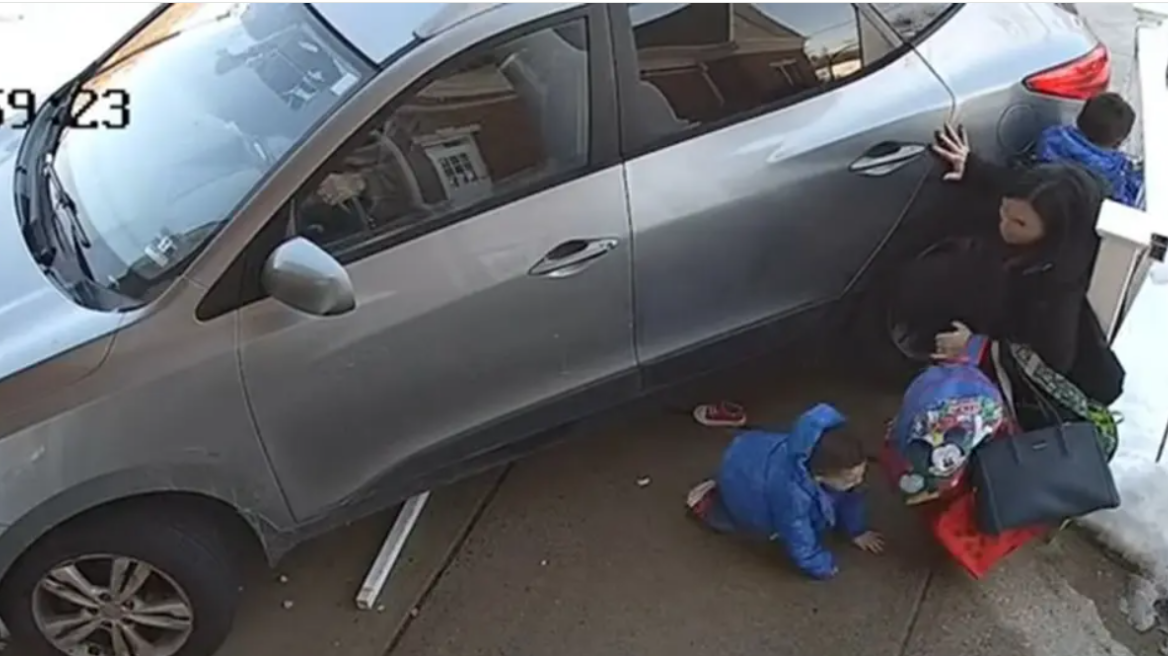 Μεθυσμένη οδηγός έπεσε πάνω σε μητέρα με τα δύο παιδιά της έξω από νηπιαγωγείο στο Νιού Τζέρσεϊ, δείτε βίντεο