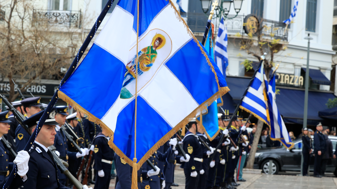 Καιρός - 25η Μαρτίου: Με βροχές και συννεφιά οι παρελάσεις, βελτίωση από το μεσημέρι - Έρχεται νέα κακοκαιρία από την Παρασκευή